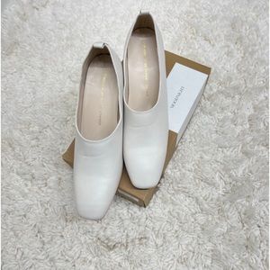 Glove pumps, by MOODNIGHT